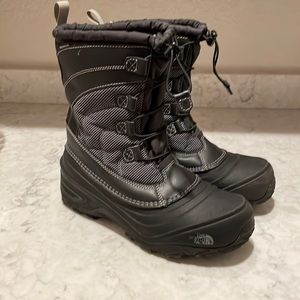 Northface boys black boots